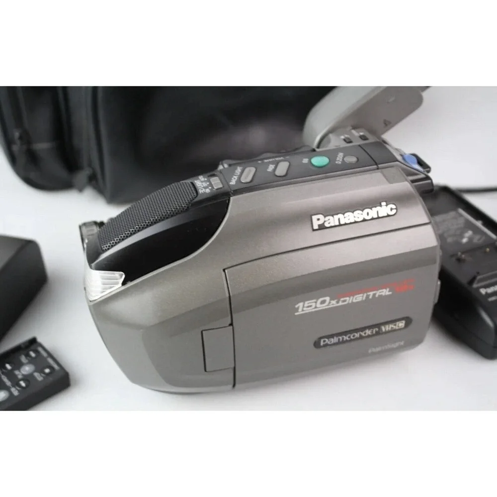 Panasonic PV-L650D Palmsight VHS-C Analog Camera Camcorder Palmcorder TESTED
